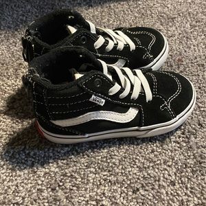 Vans - Black/White Mid Top